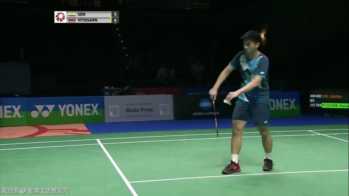 领球队走出 领球队走出